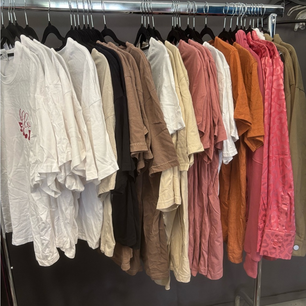 Resellers 30 assorted women’s tshirts bundle deal